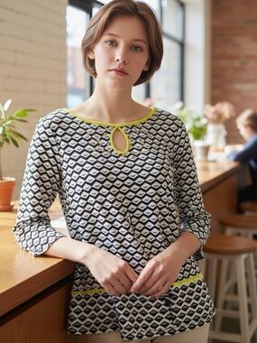 𝅺LARA Lane ladies top, size XL, embellished, cotton/spandex, very good condition